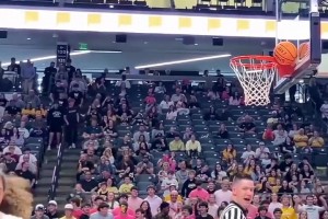 篮球被卡怎么办？这才是正确教学！😏